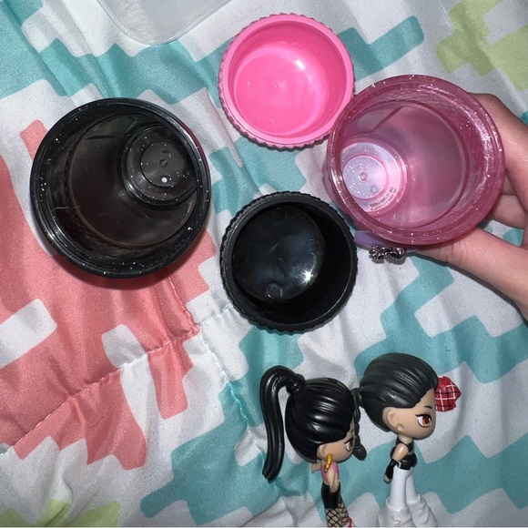 blackpink kpop collectible figures with microphone cases - Picture 4 of 4